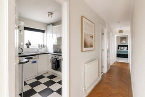 Private kitchen - Amazing Location - Free Parking - Beach Opposite! (Bournemouth)