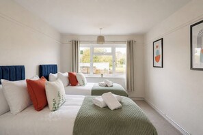 Room - Sea View Opposite the Beach w/ WiFi & Free Parking (Bournemouth)