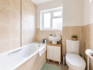 Bathroom - Opposite the Beach w/ Great View and Free Parking (Bournemouth)