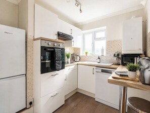 Private kitchen - Opposite the Beach w/ Great View and Free Parking (Bournemouth)