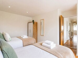 Room - Opposite the Beach w/ Great View and Free Parking (Bournemouth)