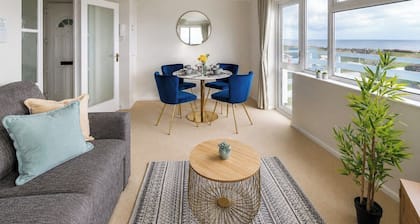 Amazing Sea View near the Beach with Free Parking