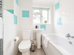 Bathroom - Amazing Sea View near the Beach with Free Parking (Bournemouth)