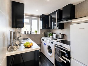 Private kitchen - Panoramic Sea View near the Beach w/ Free Parking (Bournemouth)