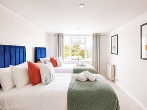 Room - Panoramic Sea View near the Beach w/ Free Parking (Bournemouth)