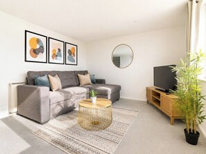 Living area - Panoramic Sea View near the Beach w/ Free Parking (Bournemouth)