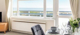 Apartment with Sea View and Parking Near the Beach