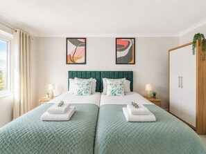 Room - Apartment with Sea View and Parking Near the Beach (Bournemouth)