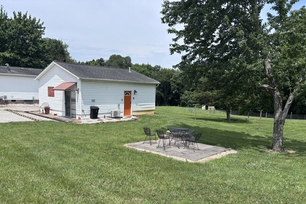 Outdoor Area - Firepit and Dining Table
