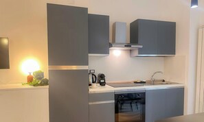 Coffee/tea maker, fridge, stovetop, dishwasher - Flatsharing Design Suite - Rubino (Milan)