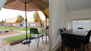 House | Tempat makan luar