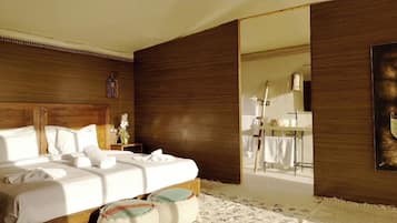 Deluxe Double or Twin Room, Desert view | In-room safe, free WiFi