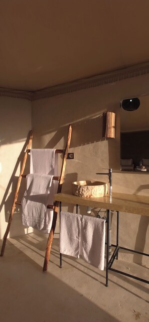 Deluxe Double or Twin Room, Desert View | Bathroom - Sunset Agafay (Agafay)