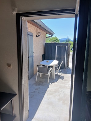 Interior - CHARMING, SECLUDED ONE-BEDROOM APARTMENT NEAR NATURE, GUARANTEED PEACE AND QUIET, CLOSE TO SHOPPING (La Mure-Argens)