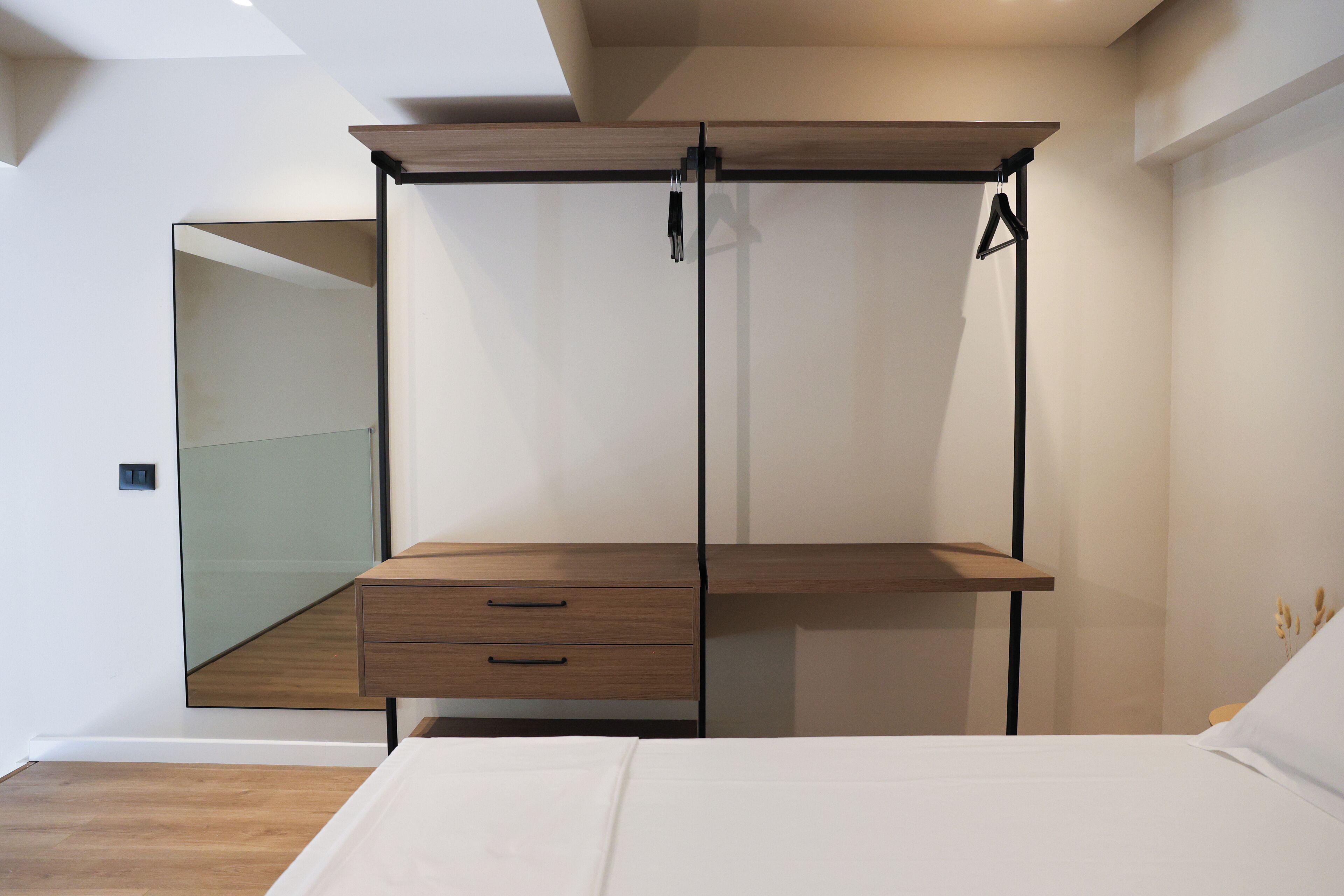 Iron/ironing board, internet, bed sheets