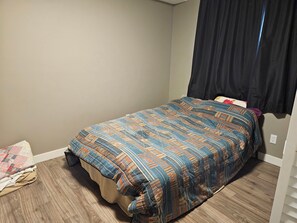 Room - 2 level self contained suite (Calgary)