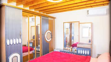 2 bedrooms, WiFi, bed sheets, wheelchair access