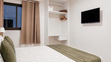 2 bedrooms, iron/ironing board, internet, bed sheets