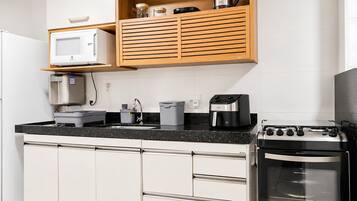 Coffee/tea maker, fridge, microwave, oven