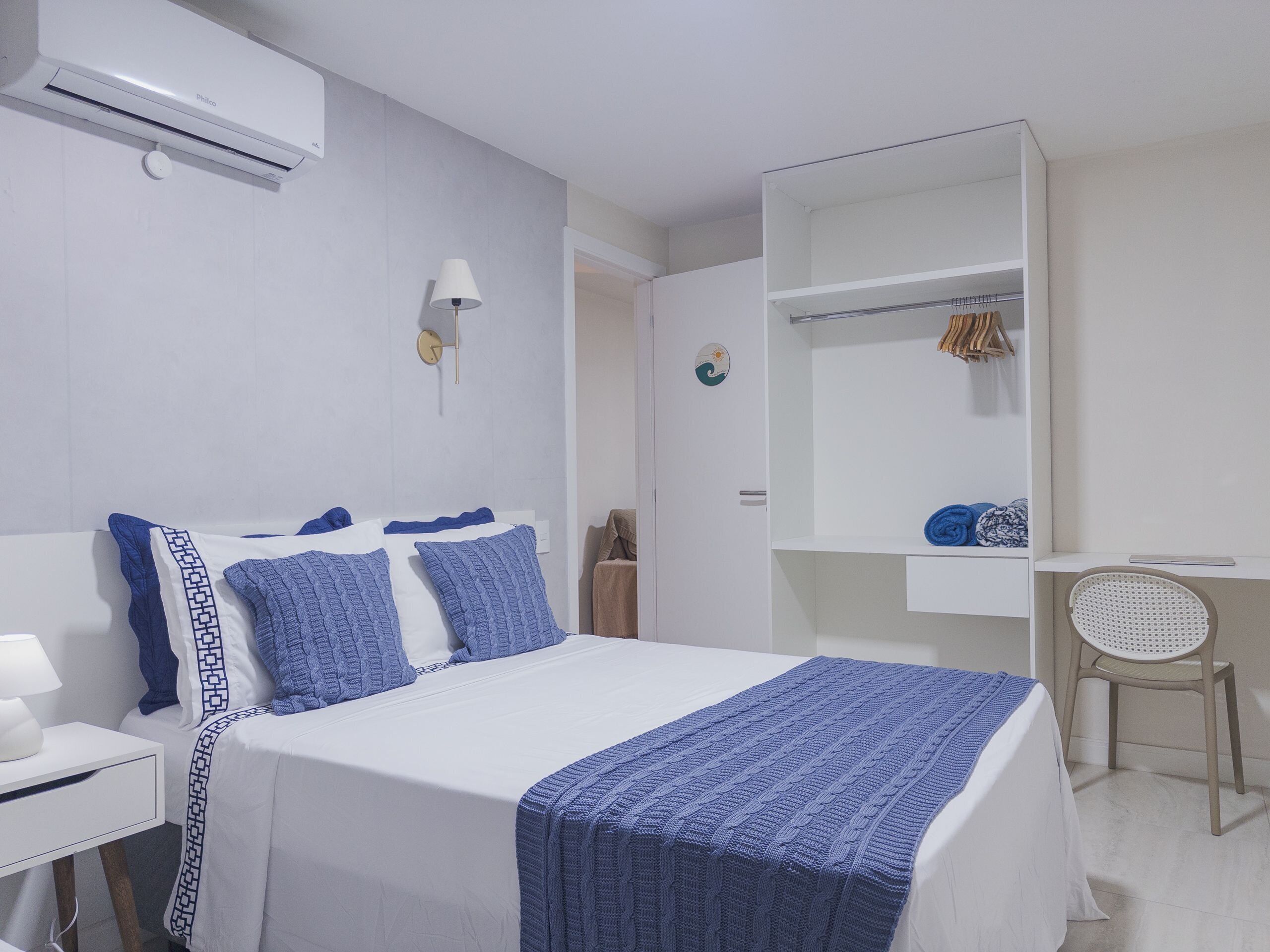 2 bedrooms, iron/ironing board, internet, bed sheets