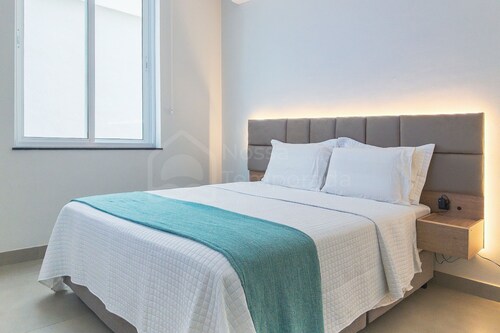 3-bedroom apartment between Copacabana and Ipanema • 5 minutes from the beach • 700MB Wi-Fi