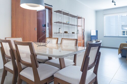 3-bedroom apartment between Copacabana and Ipanema • 5 minutes from the beach • 700MB Wi-Fi