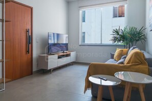 TV - 3-bedroom apartment between Copacabana and Ipanema • 5 minutes from the beach • 700MB Wi-Fi (Rio de Janeiro)