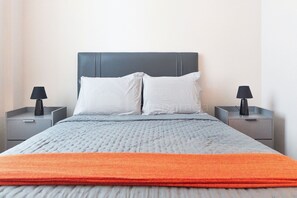 Iron/ironing board, bed sheets - 3-bedroom apartment between Copacabana and Ipanema • 5 minutes from the beach • 700MB Wi-Fi (Rio de Janeiro)