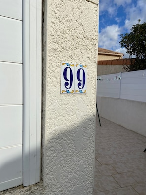Exterior detail - Villa Flamingo between Beach and Lagoon (Vic-la-Gardiole)