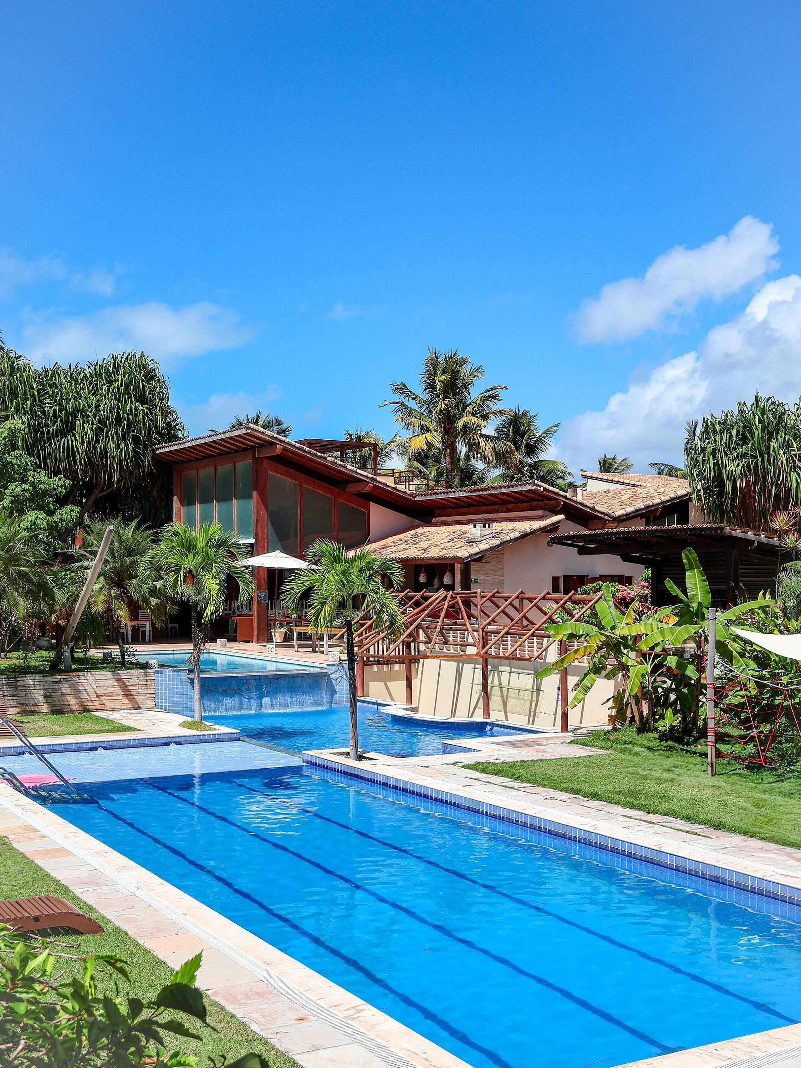 2 outdoor pools