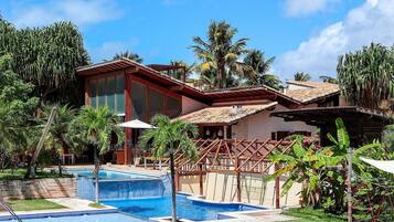 2 outdoor pools