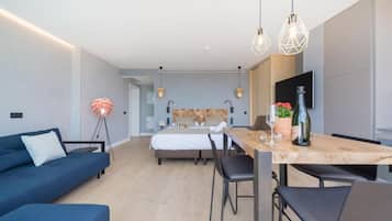 Penthouse, balcon, vue mer | Coffres-forts dans les chambres, Wi-Fi gratuit