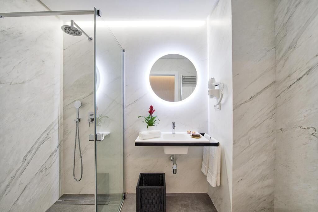 Appartement, balkon, uitzicht op zee | Badkamer