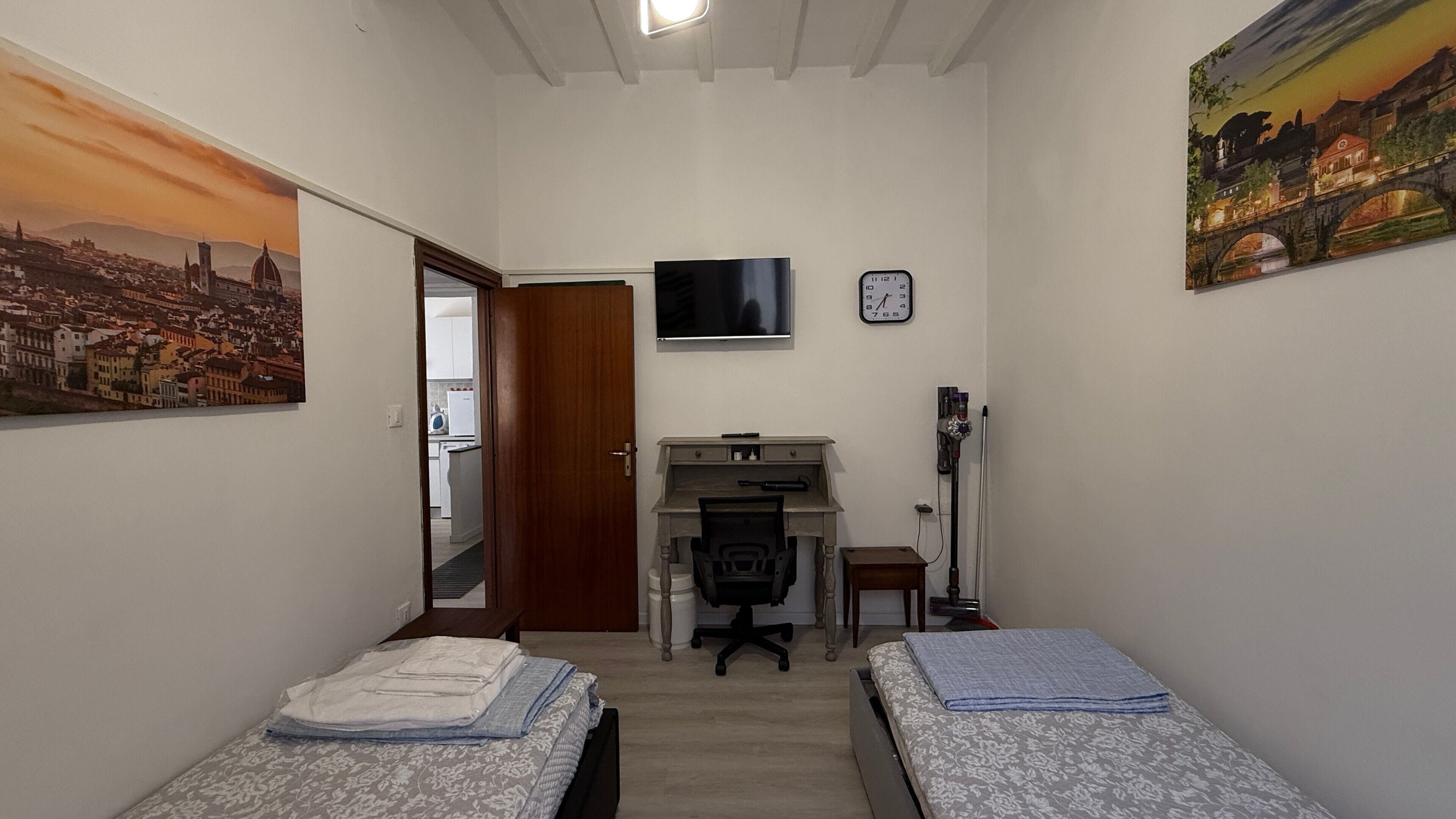 Iron/ironing board, WiFi, bed sheets