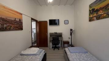Iron/ironing board, WiFi, bed sheets