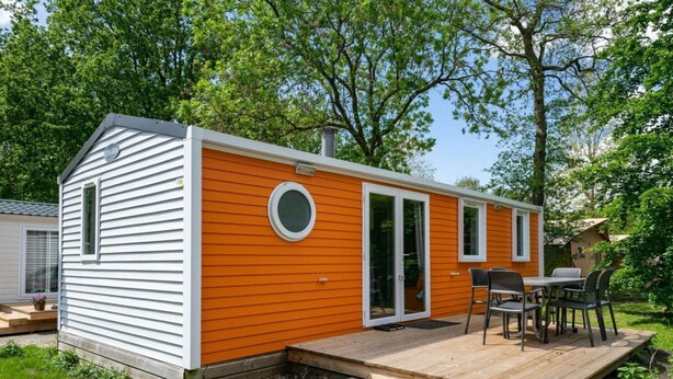 A small, single-story mobile home with a deck and outdoor seating area. - Holiday Home in Amstelveen With Terrace (Amstelveen)