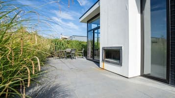 House | Outdoor dining