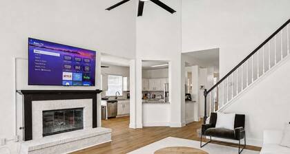 5BD/2.5BA Luxury Retreat with Pool, Gym & Games