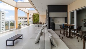 A modern apartment with a balcony, a sofa, a dining area, and a kitchen. - Landing 508 in S o Paulo (São Paulo)