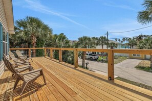 Terrace/patio - Steps to Beach Walk to Pier, Restaurants & Nightlife Near Downtown & Amphitheatre (St. Augustine)