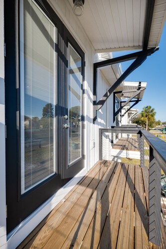 Pet-friendly 4BR Beach Home Walk to Beach & Jacksonville Beach Pier Fenced Yard
