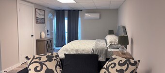 1/1 Cozy upstairs studio apartment -pet friendly