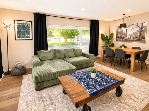 Grant House • King + 2 Queens • Walk Downtown