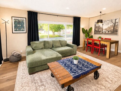 Grant’s Fresh Modern Charm 3B 2B