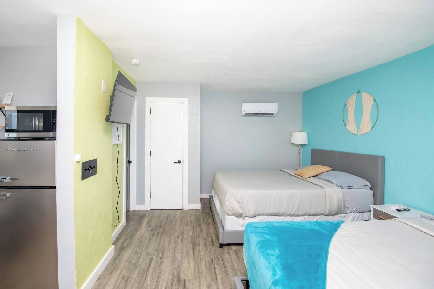 In-room safe, iron/ironing board, WiFi, bed sheets