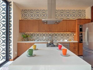 Fridge, microwave, oven, stovetop - CASA ESTELAR PREMIUM HOME BEST LOCATION (Mérida)