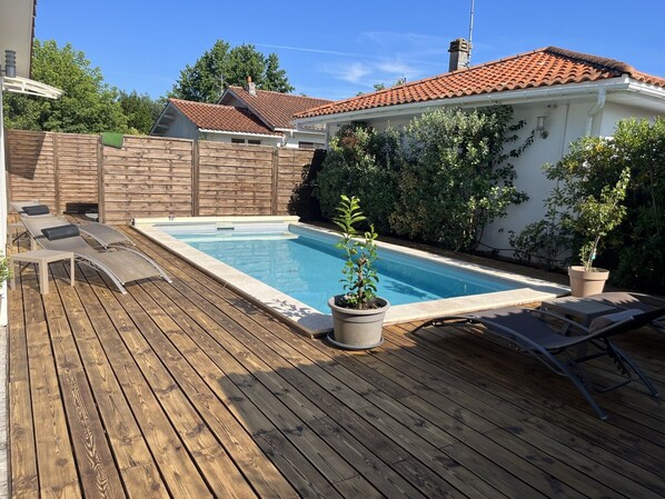 Pool - Vrbo Property (Gujan-Mestras)