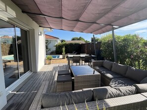 Outdoor dining - Vrbo Property (Gujan-Mestras)