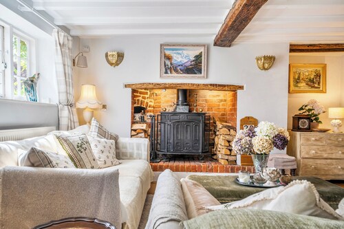 Windmill Cottage Sleeps 4 With Enclosed Garden