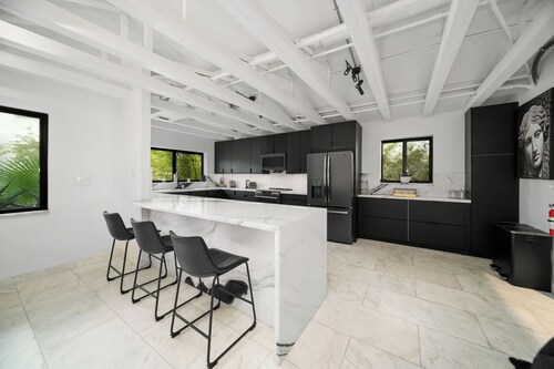 8BR Mansion Near Kiki on the River, Home Cinema, Gym, Private Pool, BBQ